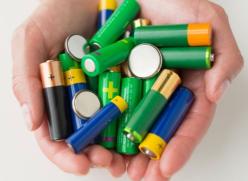 hands holding batteries 